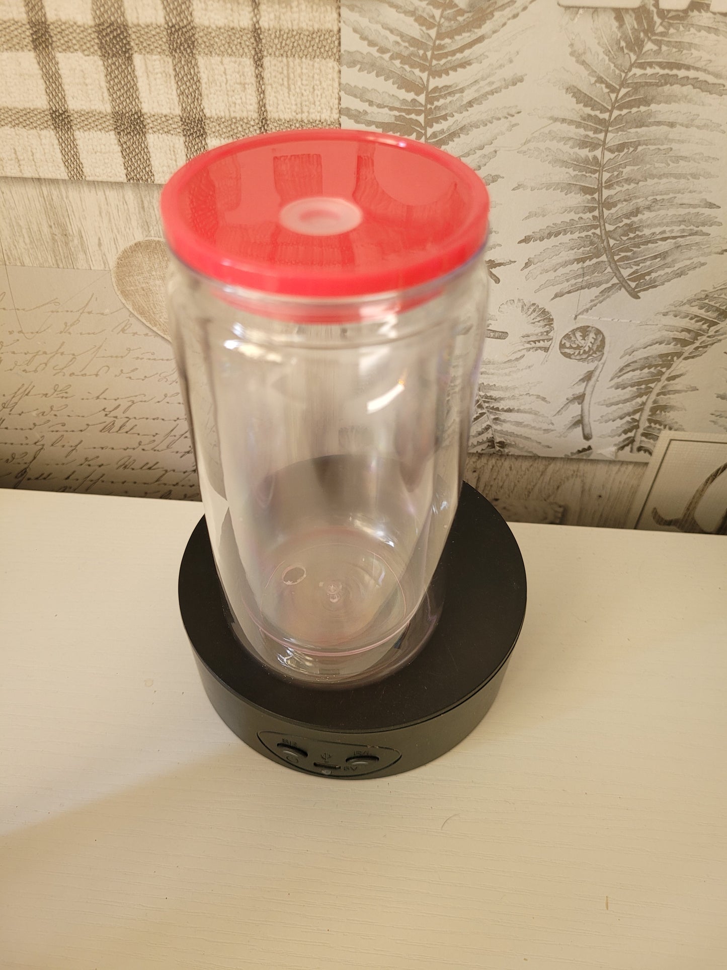 Coloured lid tumblers